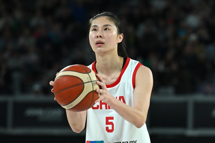 外线依旧差劲！中国女篮半场三分10中1 中国台北队三分8中3